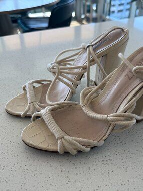 GUC Schutz Kate Ankle Wrap Block Heel Sandal :: CREAM :: SIZE 6